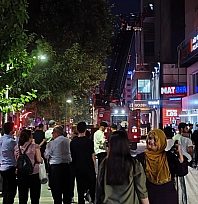 Plazada çıkan yangın korkuttu