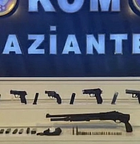 Polis operasyonuyla ortaya çıktı! 7 silah ve 17 tarihi eser