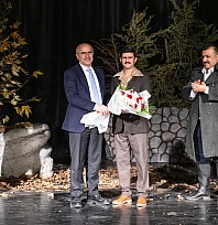 'Pusuda' Tiyatro Oyunu Seyirciden Tam Not Aldı