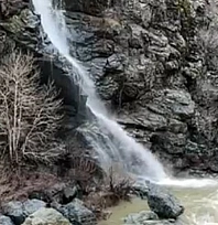 Sağanak yağışlar kuruyan şelaleleri canlandırdı