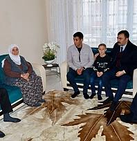 Şehit ailelerine anlamlı ziyaret