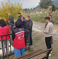 Şehitler kabirleri başında dualarla anıldı