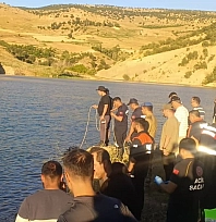 Serinlemek için girdiği gölette boğuldu