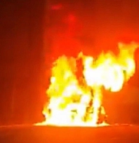 Seyir halindeki işçi servisi alev topuna döndü