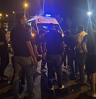 Seyir halindeki kamyonetten düşen genç yaralandı