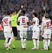 Sezonun ilk mağlubiyeti: Galatasaray 4 golle yıkıldı!