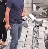 Şiddetli rüzgar duvarı yıktı