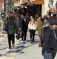 Soğuk hava engel olmadı, turistler akın ediyor