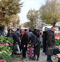 Soğuk hava pazar fiyatını etkiledi: Sebze yüz güldürürken, meyve cep yaktı!