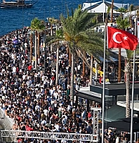 SOLOTÜRK, KKTC'de gökyüzüne imzasını attı