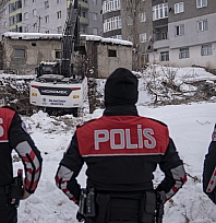 Suçluların uğrak noktasıydı: Metruk binalar yıkılıyor