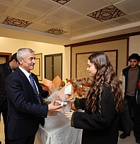 Tahmazoğlu, YKS'de ilk bine giren gençlerle buluştu