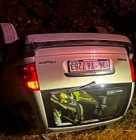 Takla atan otomobildeki 2 kişi yaralandı