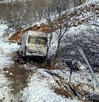 Taraftarları taşıyan minibüs şarampole kaydı