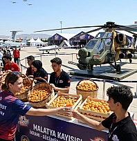 TEKNOFEST'e kayısı ikramı!