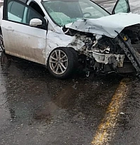 Tır ile otomobil çarpıştı: 2 yaralı