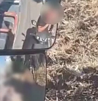 Trafikte motosiklet üzerinde madde kullandı