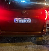 Traktör ile hafif ticari araç çarpıştı: 1 yaralı