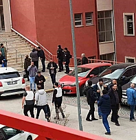 Üniversitede silahlı rehine krizi