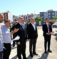 Vali Küçük, yapımı süren kültür merkezinde incelemelerde bulundu