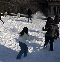 Vatandaşlar kar ve güneşin tadını çıkardı