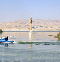 Yağışlar Karakaya Barajı'nı taşırdı: Malatya'da yollar su altında kaldı!