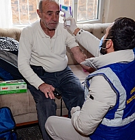 Yaşı ilerlemiş vatandaşlara evde bakım desteği sürüyor