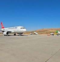 Yenilenen Siirt Havalimanı'na ilk yolcu uçağı indi