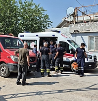 Yıkmaya çalıştığı ev üzerine çöktü: 1 yaralı