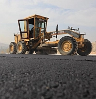 Yol yenileme çalışmaları devam ediyor