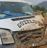 Yolcu minibüsü şarampole girdi