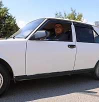 Yüksek fiyatı görünce aracını kendisi boyadı