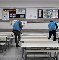 Yükümlüler yarıyıl tatilinde okul temizledi