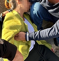 Zabıta ekipleri intihar girişiminde bulunan kadını ikna etti