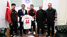Malatyalı Milli Sporcular Başkanla Buluştu