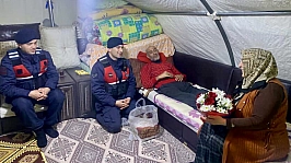 112'yi arayarak eşine çiçek istedi!