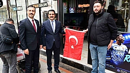 Malatya'da Kanalboyu'nda Türk bayrağı dağıtıldı