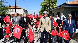 Malatya'da ilk ders zili öncesi dikkat çeken karşılama: Amin alayı geleneği yeniden yaşatıldı