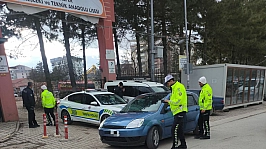Malatya'da polisler okul önlerinde kuş uçurtmuyor