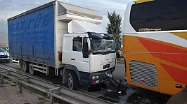 Malatya'da feci kaza: Otobüs ve kamyon çarpıştı!