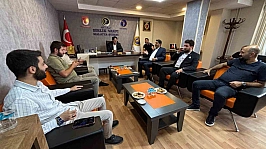 Birlik Vakfı'nı ziyaret eden Boyraz'dan tek adam çıkışı