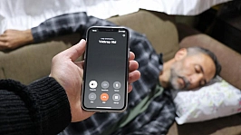 Uykusuzluğa duyarsız kalamadı, Doğal taşlarla radyasyon savar yastık geliştirdi