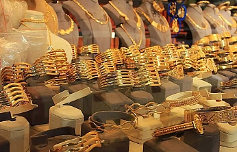 Altın rekorunu tazeledi! 7 bin barajını aştı