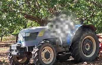 Bahçede traktörle çalışırken kafasına ağaç dalı çarpan çiftçi hayatını kaybetti