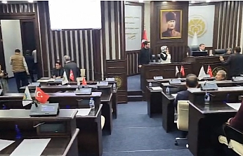 Büyükşehir'de CHP Birbirine Girdi: Salonu Terk Ettiler!