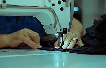 Giyimde fiyatlar uçtu: Dar gelirli vatandaş terziye koşuyor…