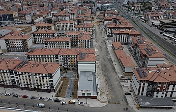 Malatya'da beklenen konut teslimi yapılıyor: 985 hak sahibi anahtarlarına kavuştu