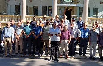 Malatya'da cami avlusunda uygunsuz hareket sergilediler Müezzin uyarınca, burnunu kırdılar