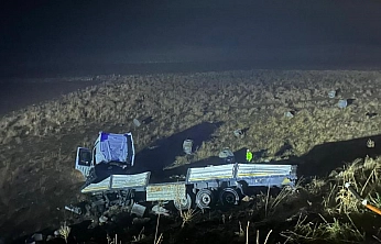 Malatya'da çekici şarampole devrildi: 1 ölü