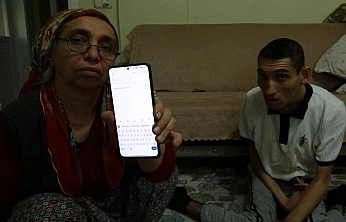 Malatya'da engelleri burnuyla aştı: Okul yüzü görmedi, telefonuyla şiir yazıp faturalarını ödüyor